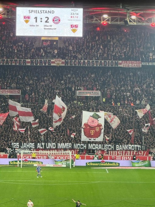 关于斯图加特球迷表示对球队成绩不满，要求提升表现的信息